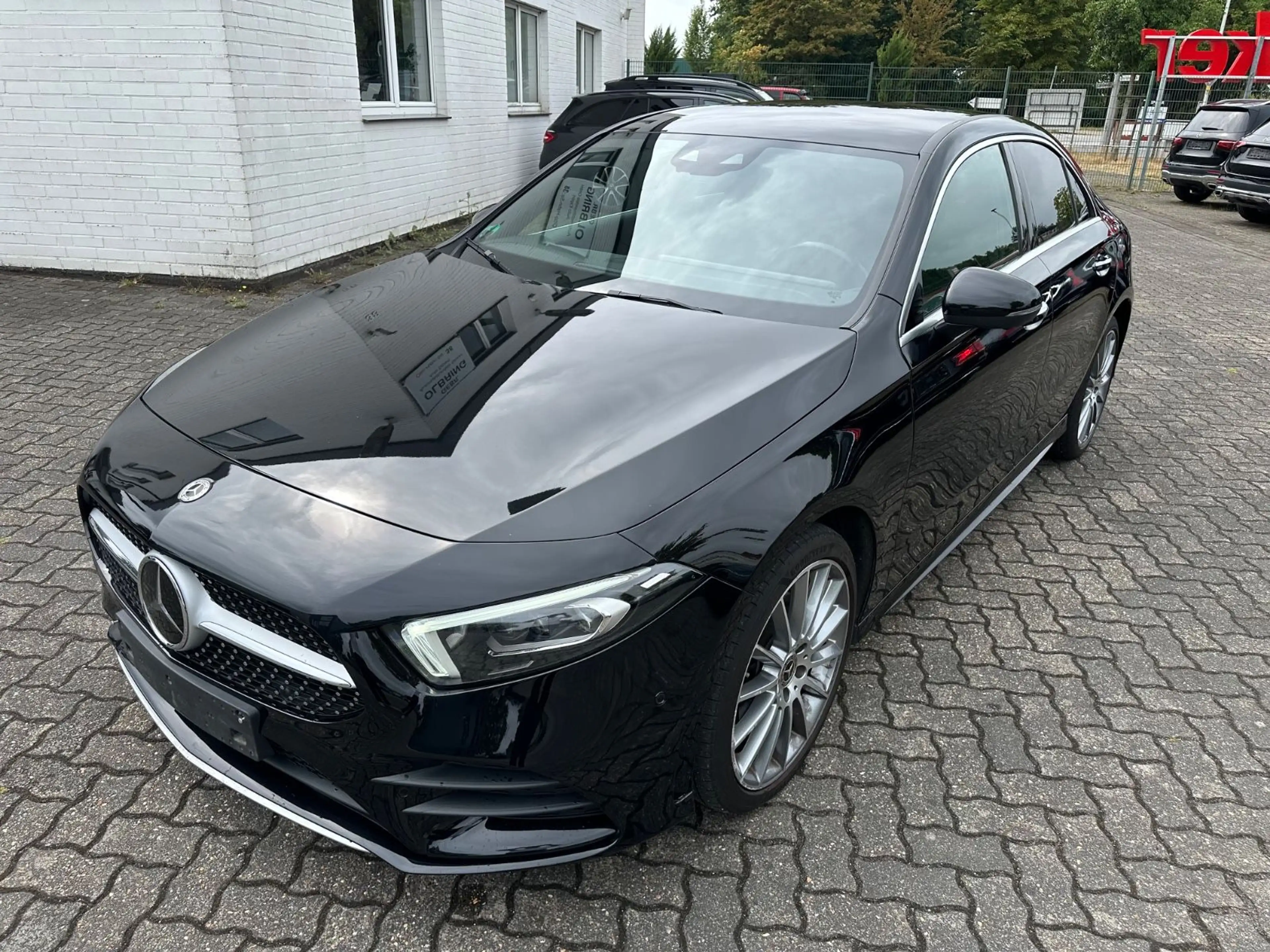 Mercedes-Benz A 250 e DCT AMG Line Distro+ KeylGo 360° Kam LED