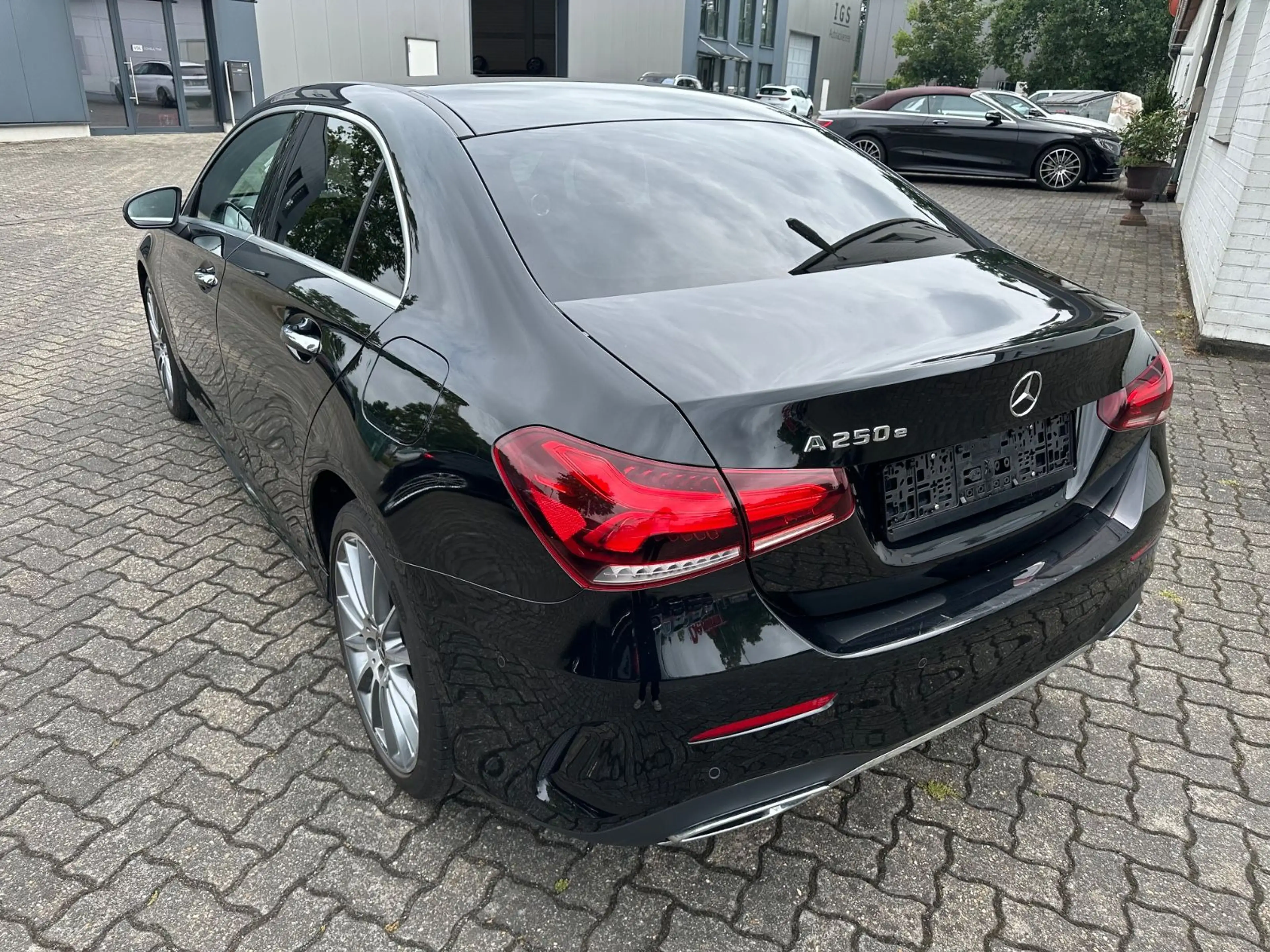 Mercedes-Benz A 250 e DCT AMG Line Distro+ KeylGo 360° Kam LED — photo 5