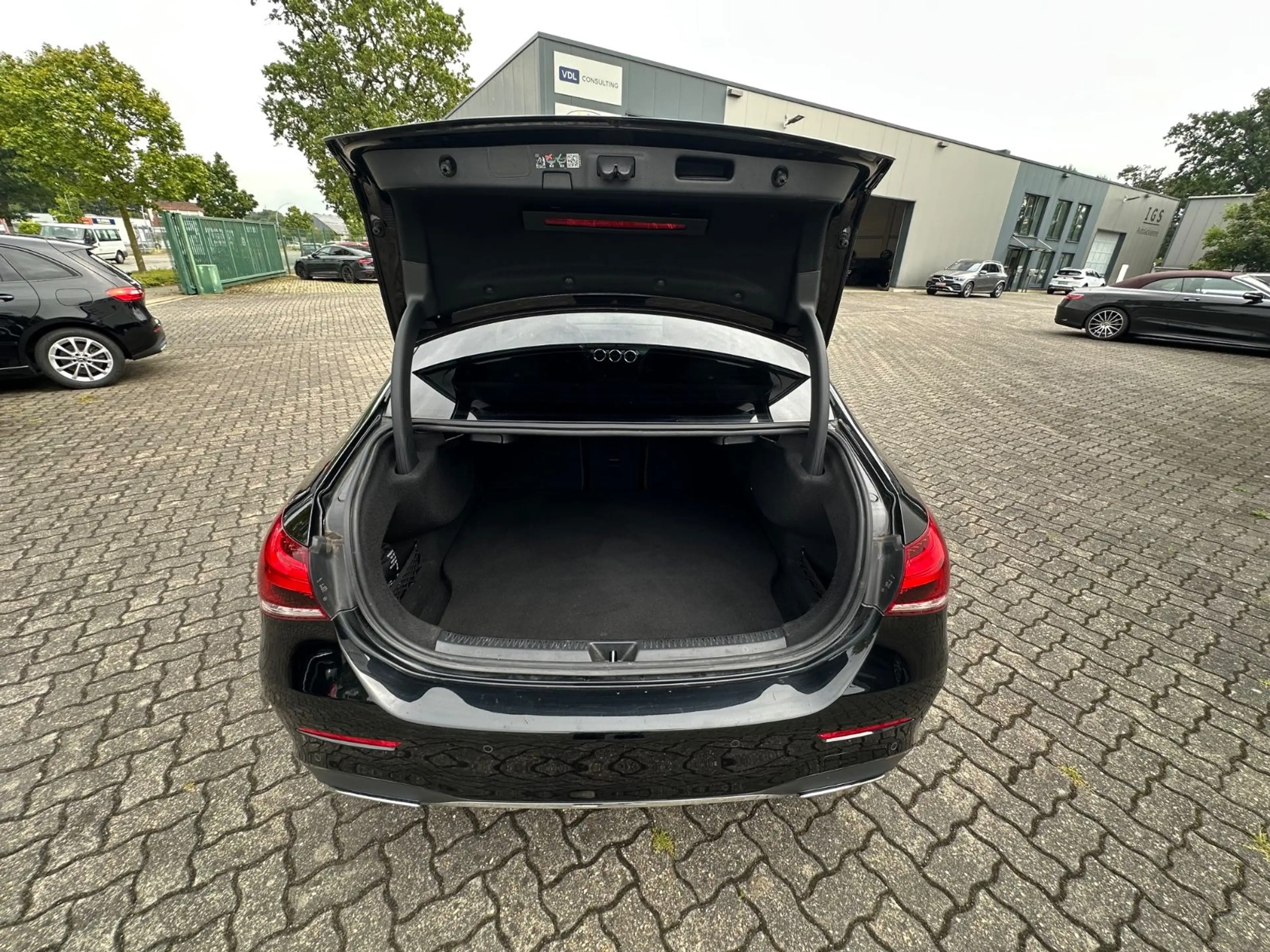 Mercedes-Benz A 250 e DCT AMG Line Distro+ KeylGo 360° Kam LED — photo 6