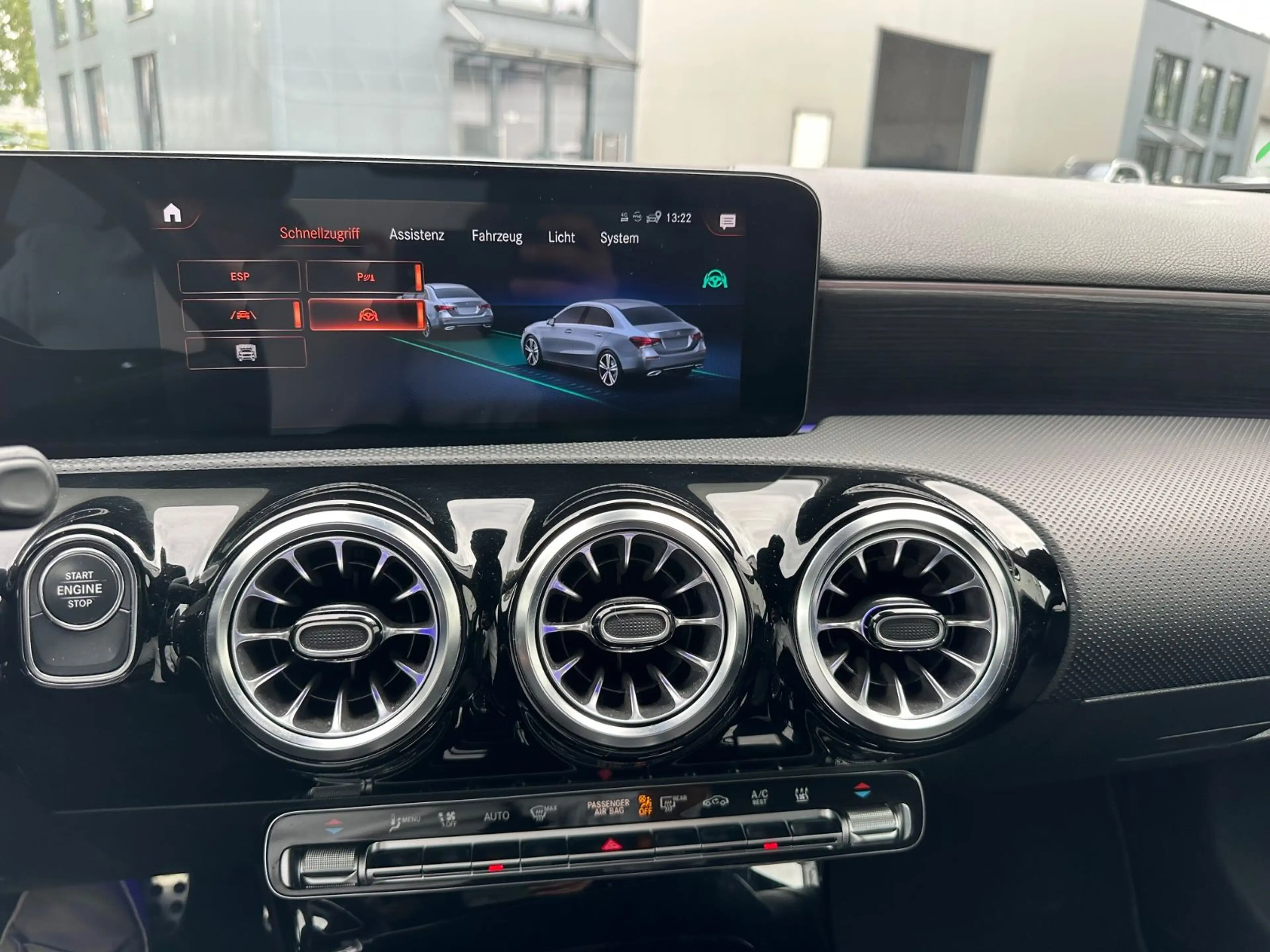 Mercedes-Benz A 250 e DCT AMG Line Distro+ KeylGo 360° Kam LED — photo 9
