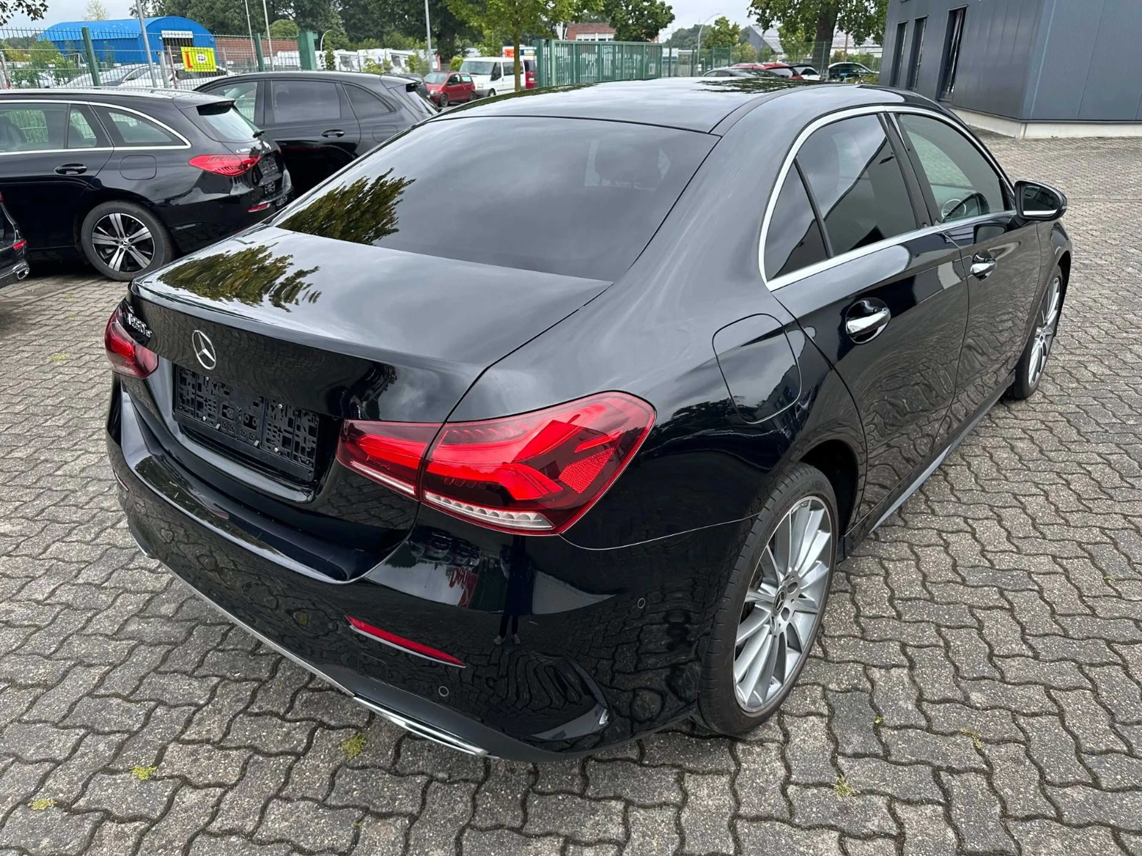 Mercedes-Benz A 250 e DCT AMG Line Distro+ KeylGo 360° Kam LED — photo 4