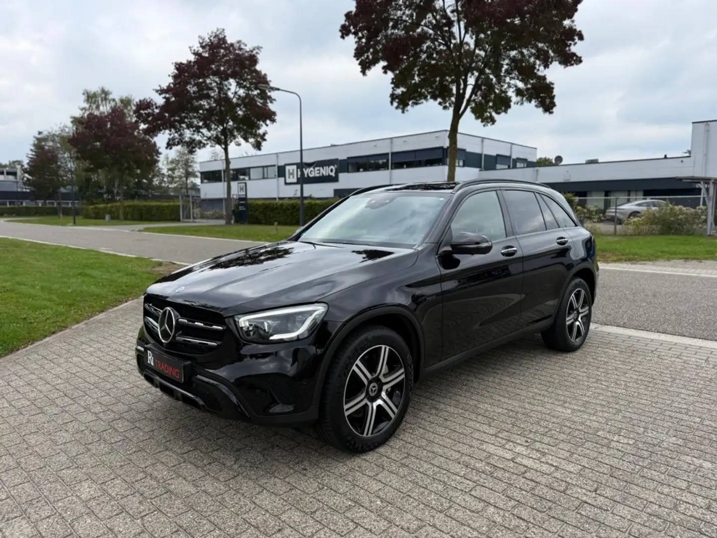 Mercedes-Benz GLC 300 300e AMG HUD Distronic+ Massage Elek. Trekhaak Zwart - 2