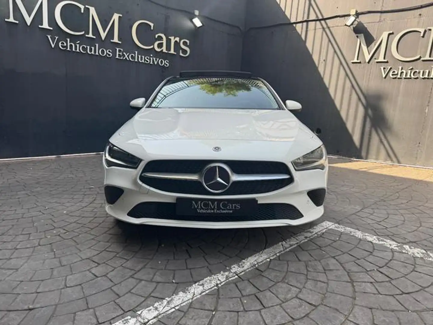 Mercedes-Benz CLA 200 Shooting Brake 200d 8G-DCT Blanc - 2