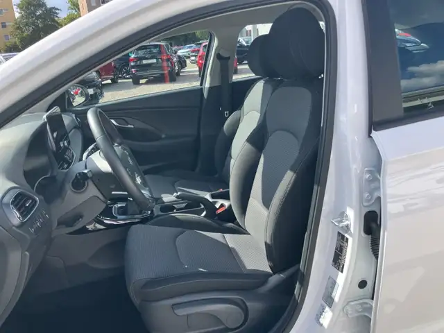 Hyundai i30 view 9