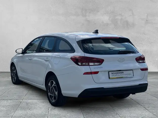 Hyundai i30 view 3