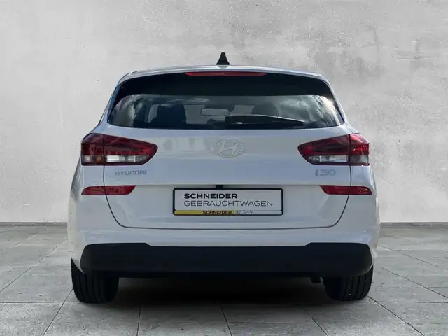 Hyundai i30 view 4