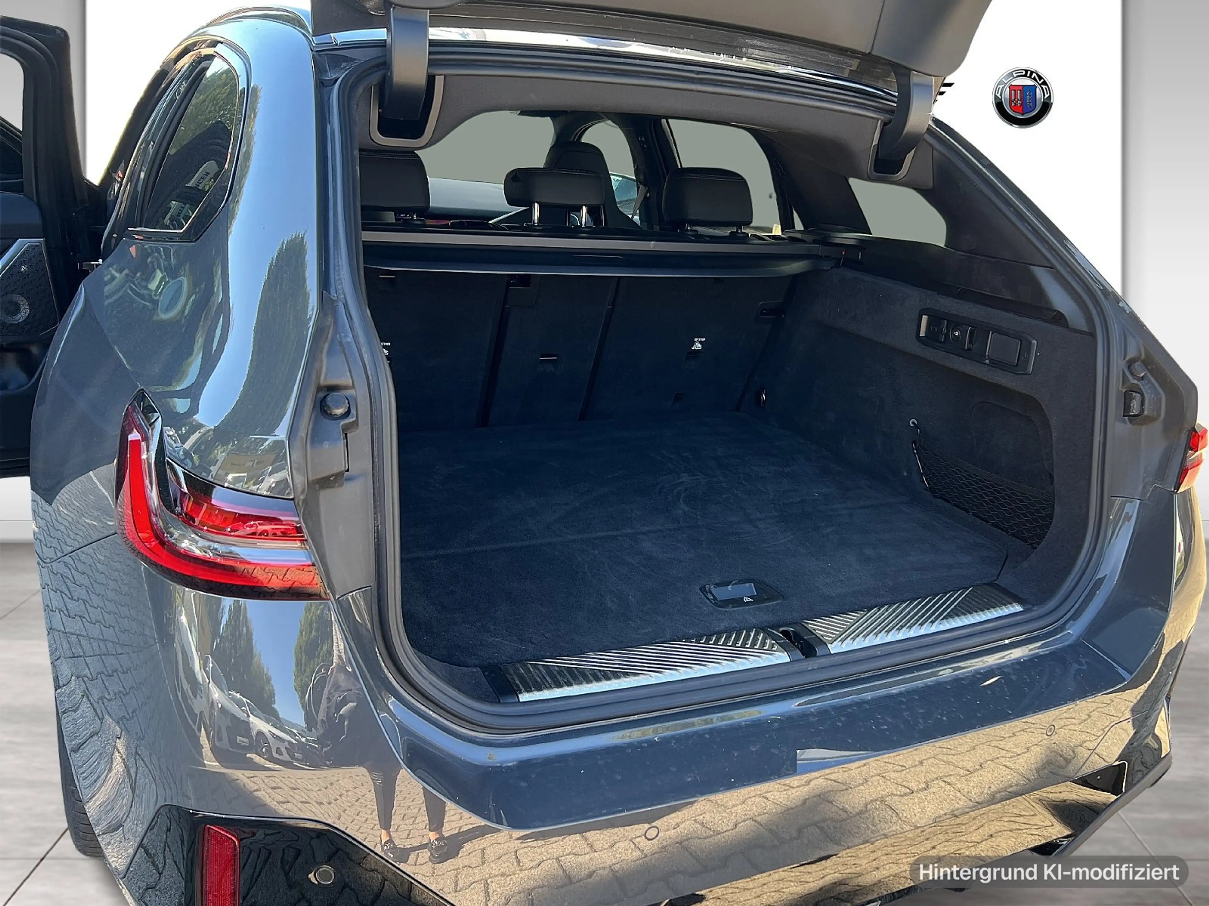 BMW 550 e xDrive Touring — photo 12
