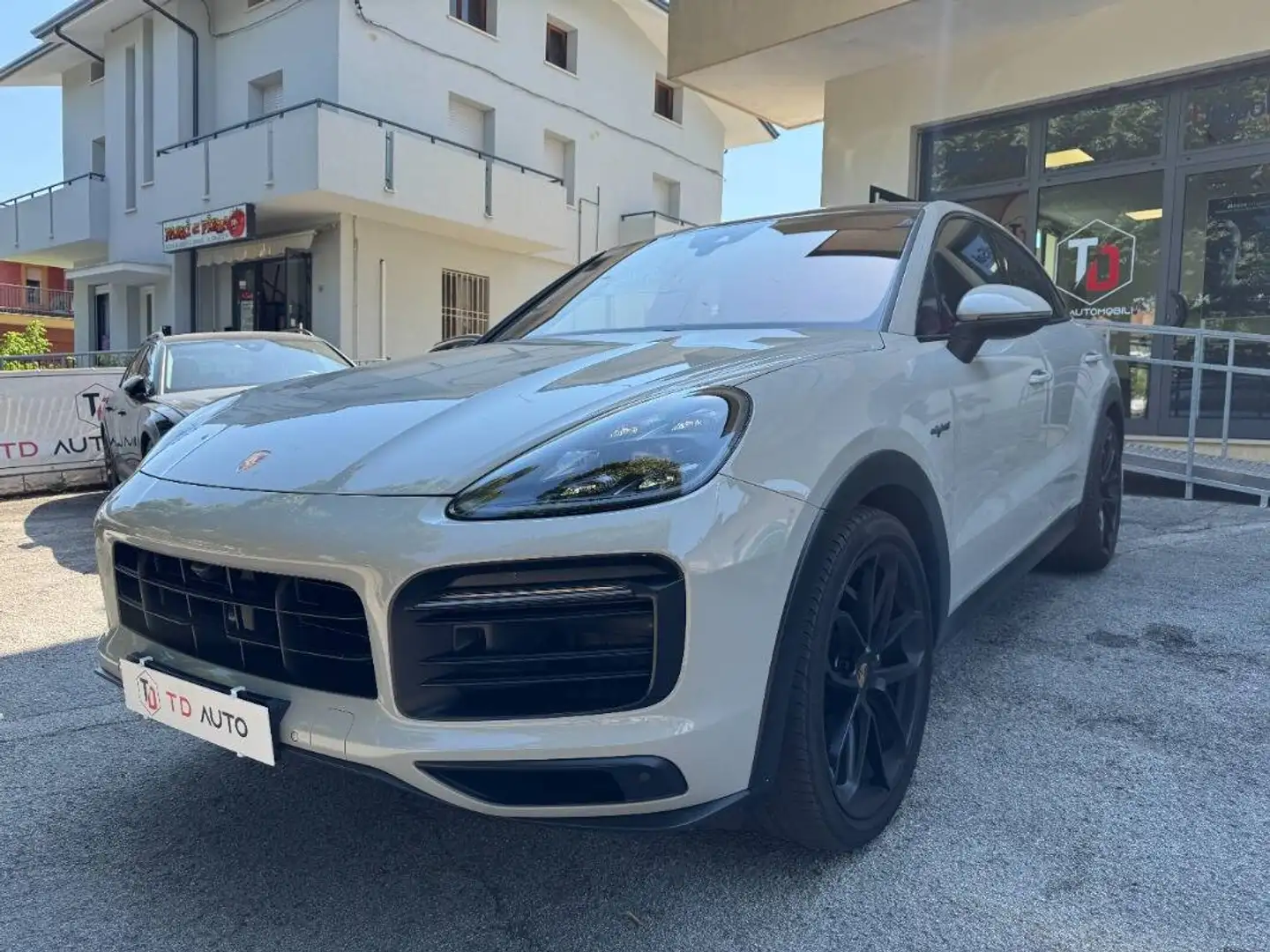 Porsche Cayenne Coupe E-Hybrid-Pacchetto GTS-Gesso-22-Carbonio Grigio - 1