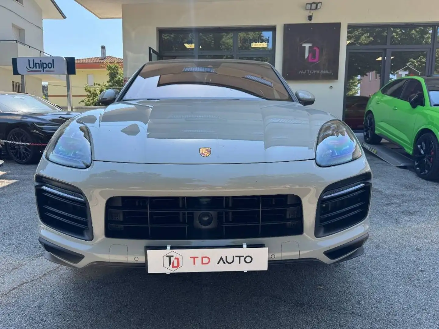 Porsche Cayenne Coupe E-Hybrid-Pacchetto GTS-Gesso-22-Carbonio Grigio - 2