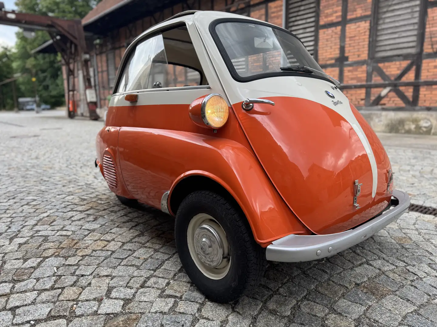 Oldtimer BMW Isetta Naranja - 1