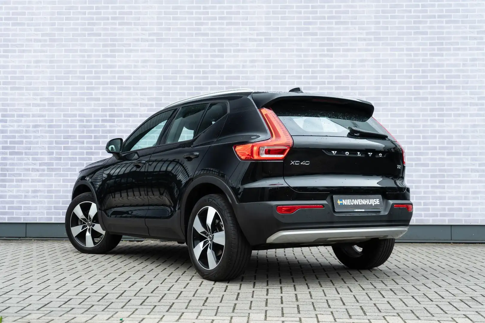 Volvo XC40 T2 Momentum Aut. | Park Assist V+A | Parkeercamera Noir - 2