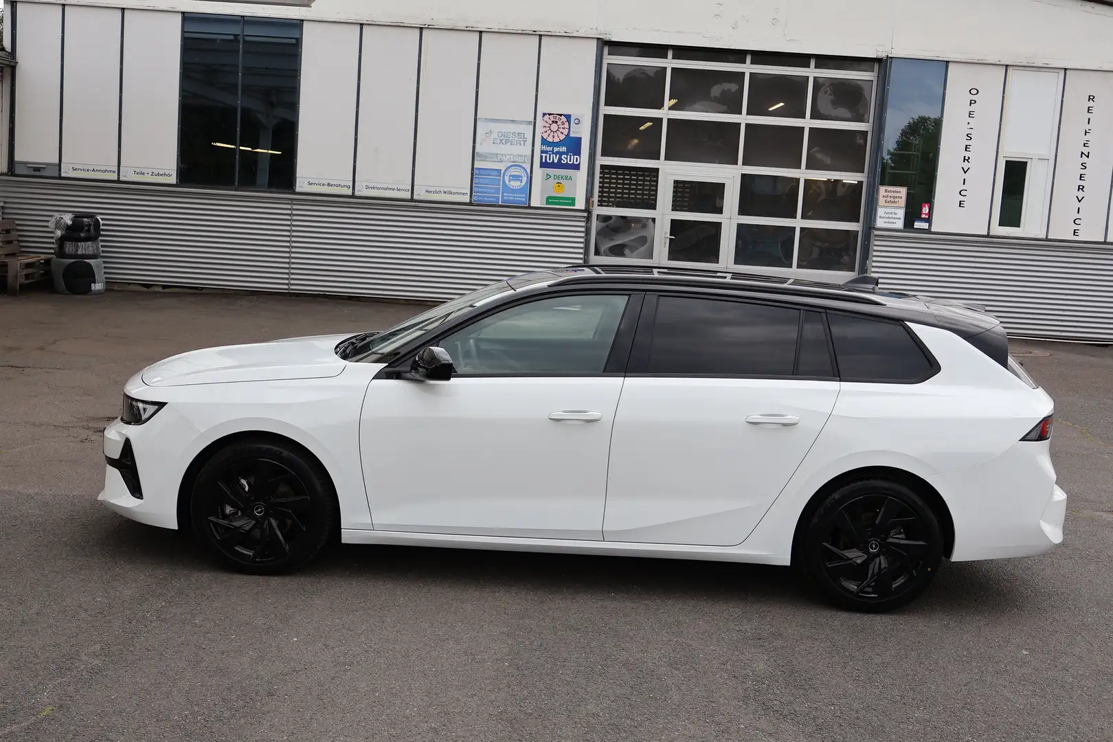 Opel Astra ST 1.2 Turbo AT8 GS+Matrix-LED+AHK+ Weiß - 2