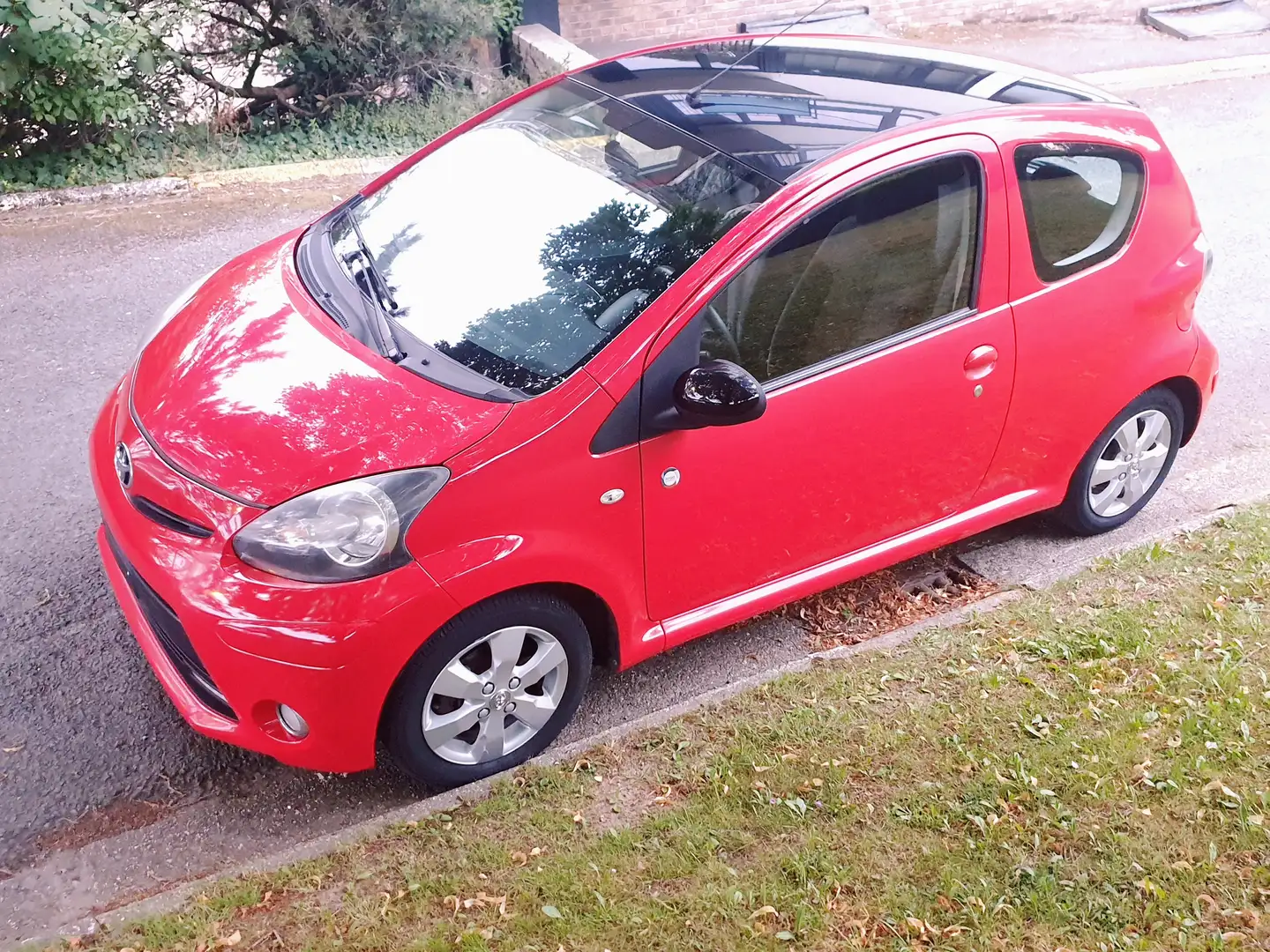 Toyota Aygo Airco / prêt a immatriculer / 0475746702 Rood - 2