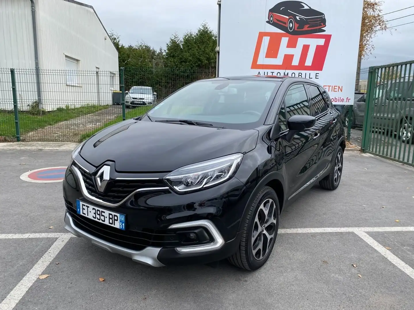 Renault Captur 1.2i tce 120ch Noir - 1