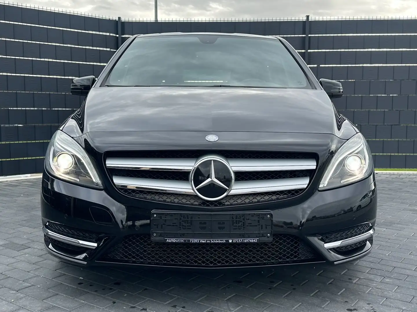 Mercedes-Benz B 250 SPORTS-TOURER*7G*LEDER*BI-XENON*SHZ*AHK* Schwarz - 2