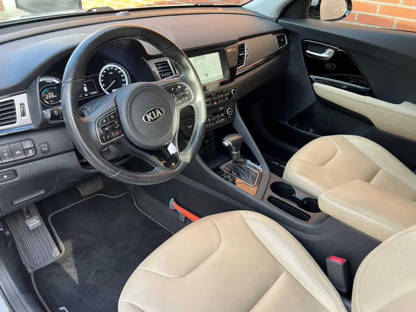 Kia Niro 1.6 GDi Hybrid DynamicLine | Lederen bekleding | A Grijs - 2