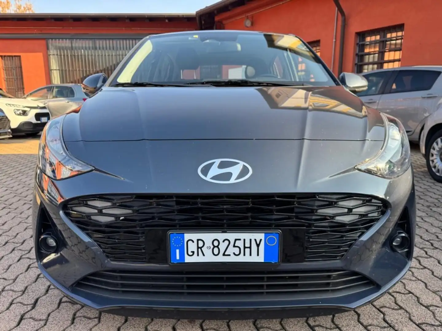 Hyundai i10 1.0 MPI AUT. Connectline Gris - 2