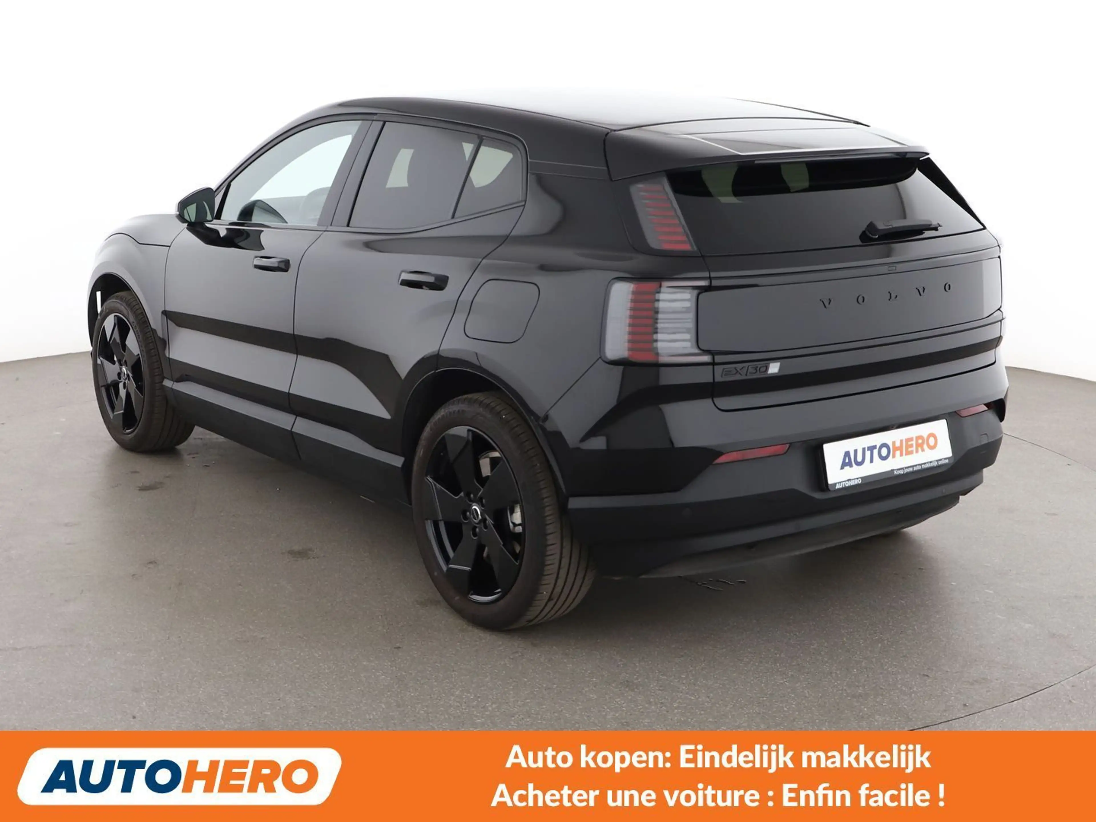 Volvo EX30 Single Motor Extended Range Plus Black Pure Elec — photo 4