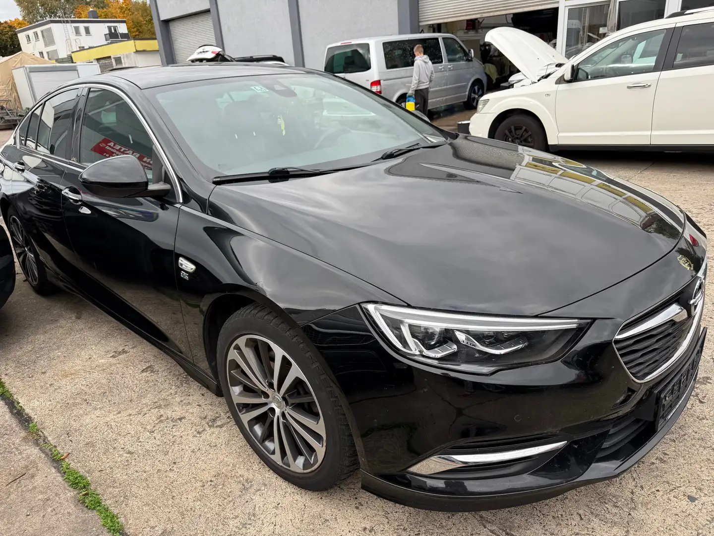Opel Insignia Innovation Schwarz - 2