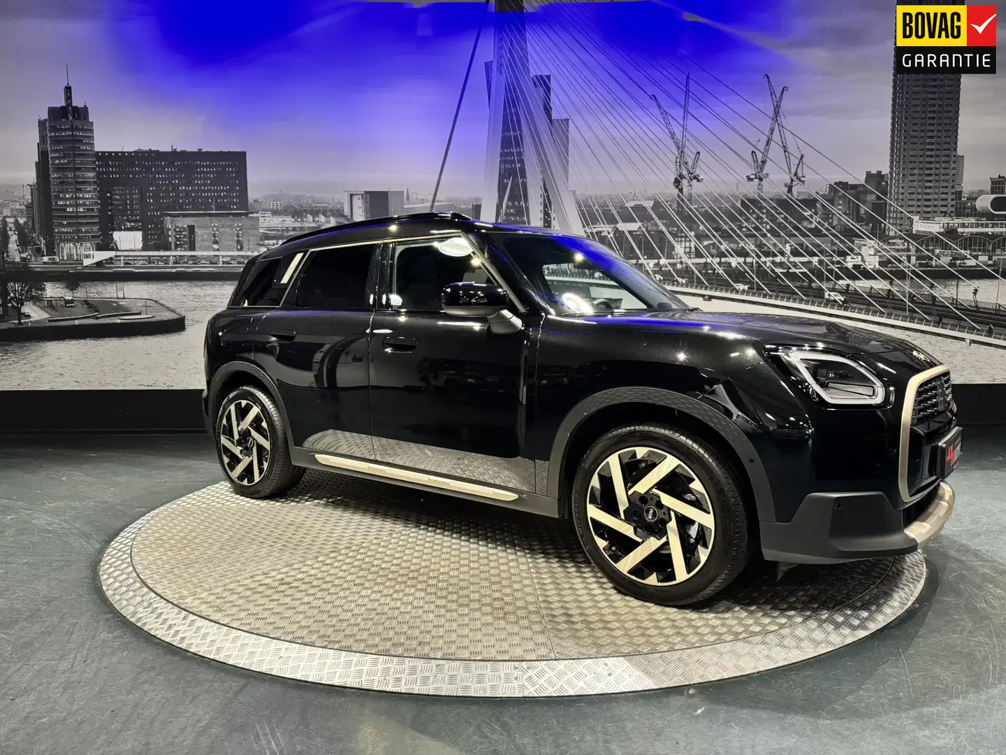 MINI Countryman C 1.5 C Favoured L *Pano*Leder*19inch* HUD* Zwart - 1