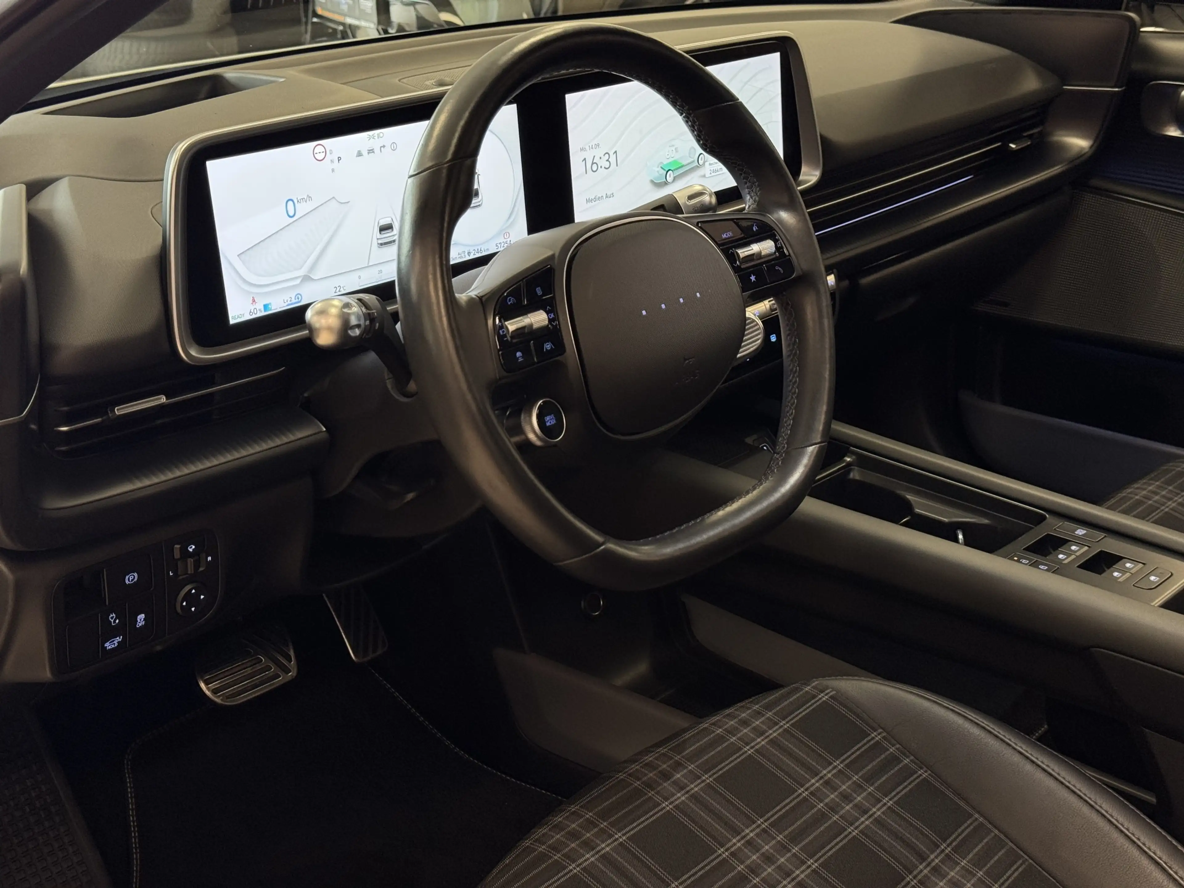 Hyundai IONIQ 6 ACC*HUD*AWD*AHK*Pano*BOSE*360°Cam*4xSHZ* — photo 14