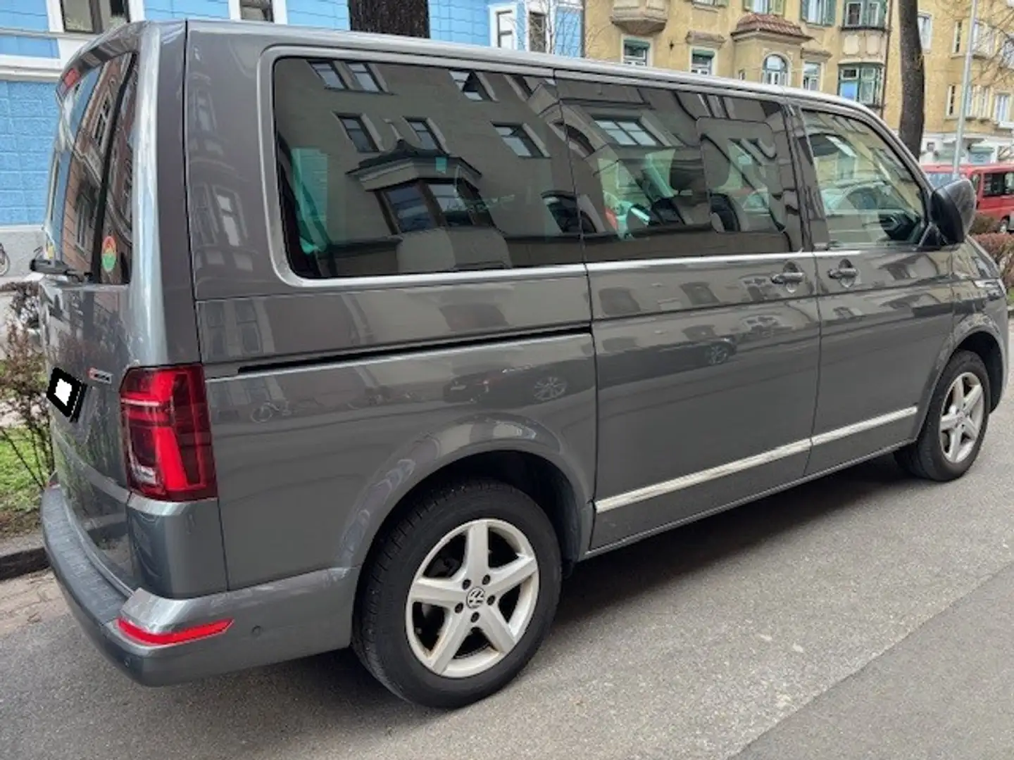 Volkswagen Multivan Cruise 2,0 TDI 4Motion DSG Gris - 2