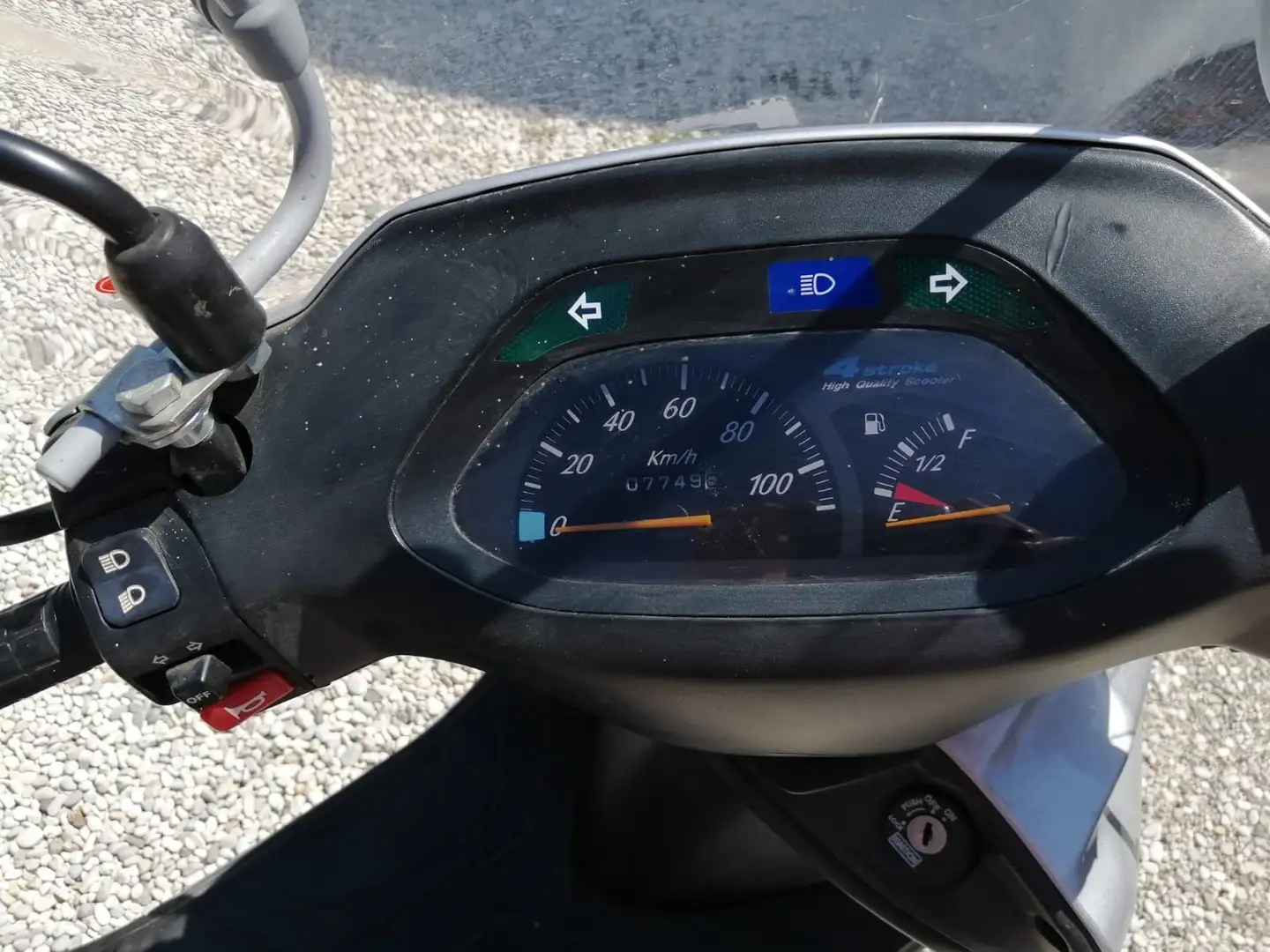 Yamaha Cygnus 125 Gris - 1
