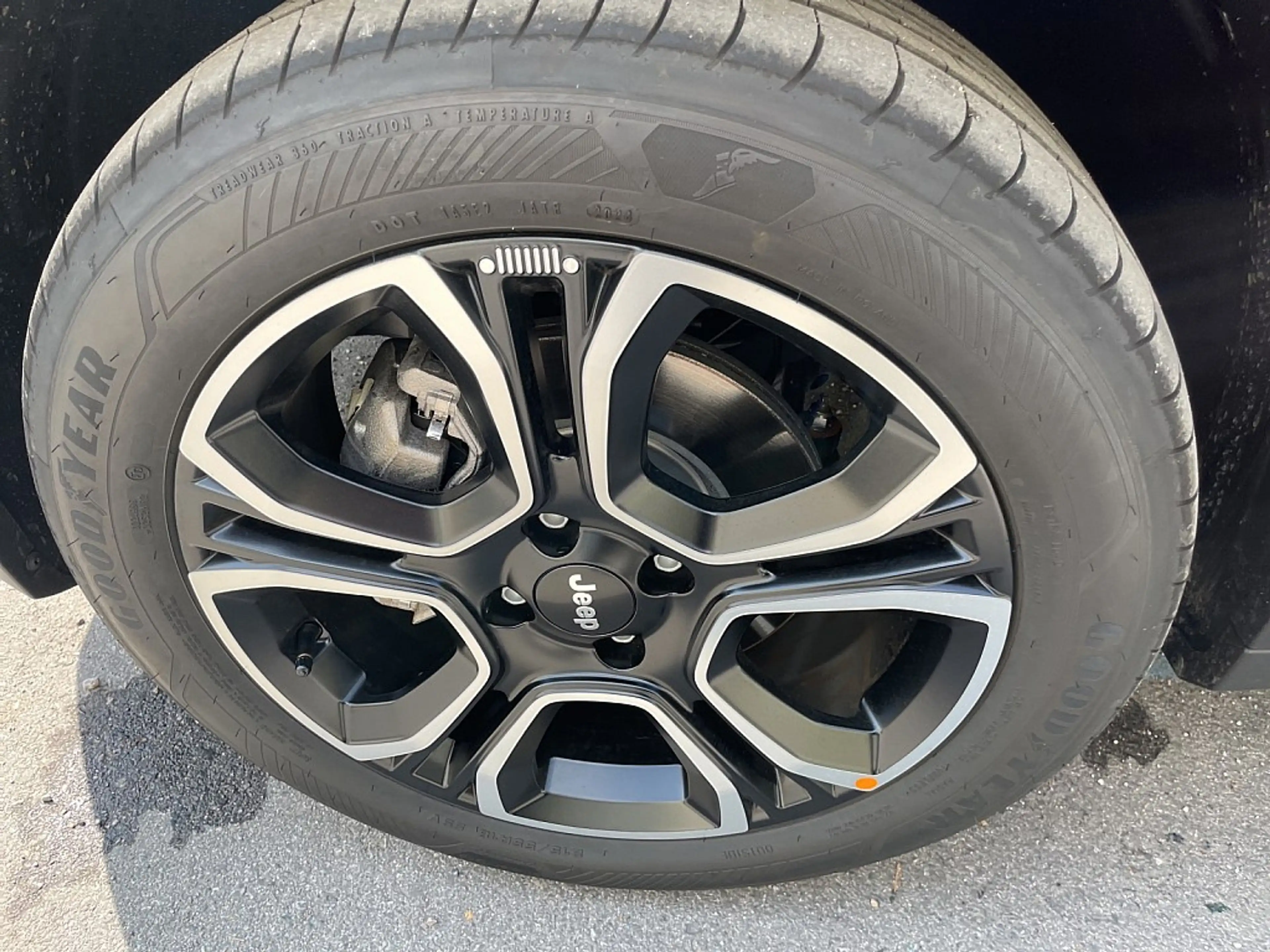 Jeep Avenger 1.2 e-Hybrid Summit e-DCT6 €24.960 — photo 13