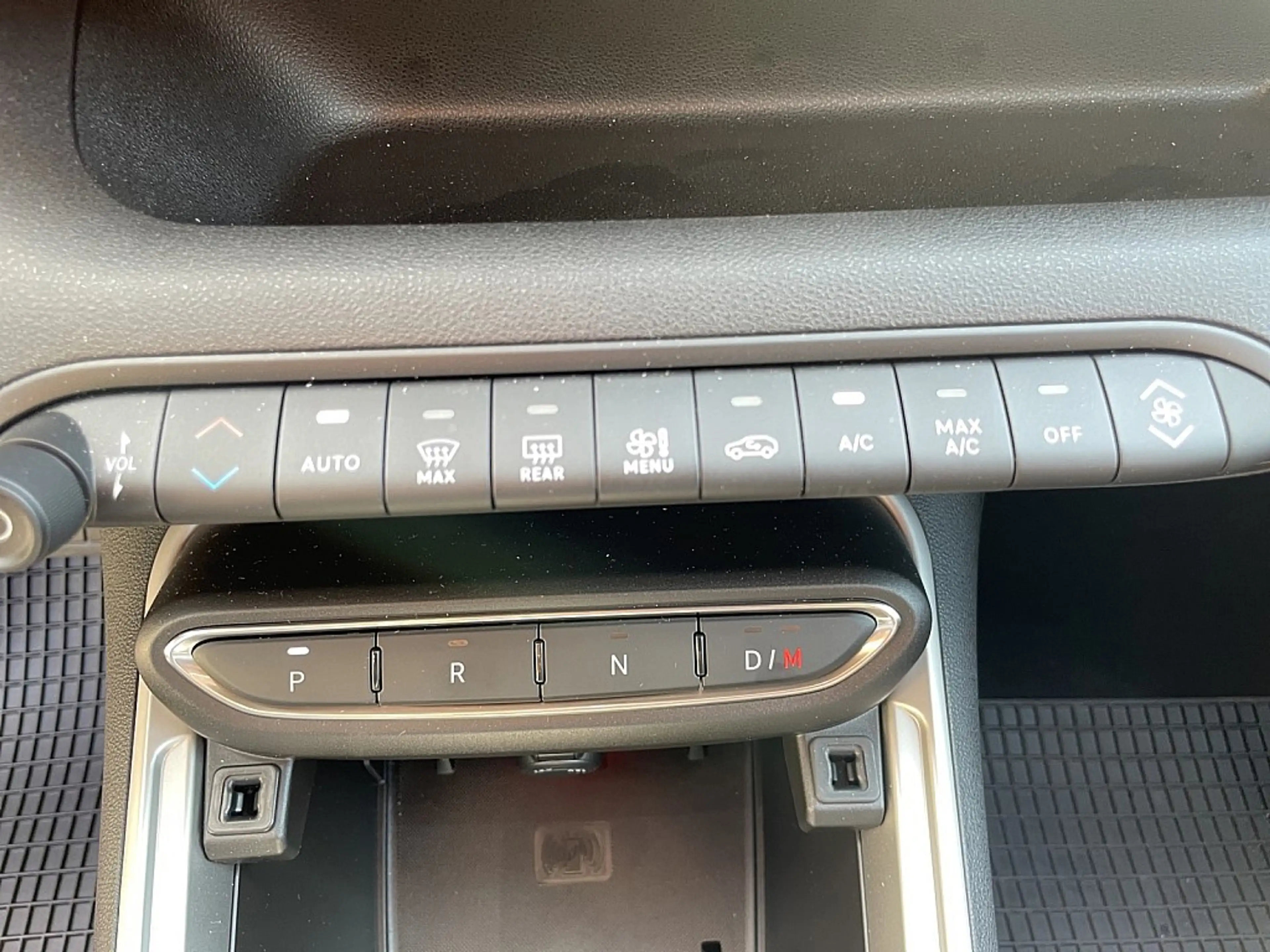 Jeep Avenger 1.2 e-Hybrid Summit e-DCT6 €24.960 — photo 6