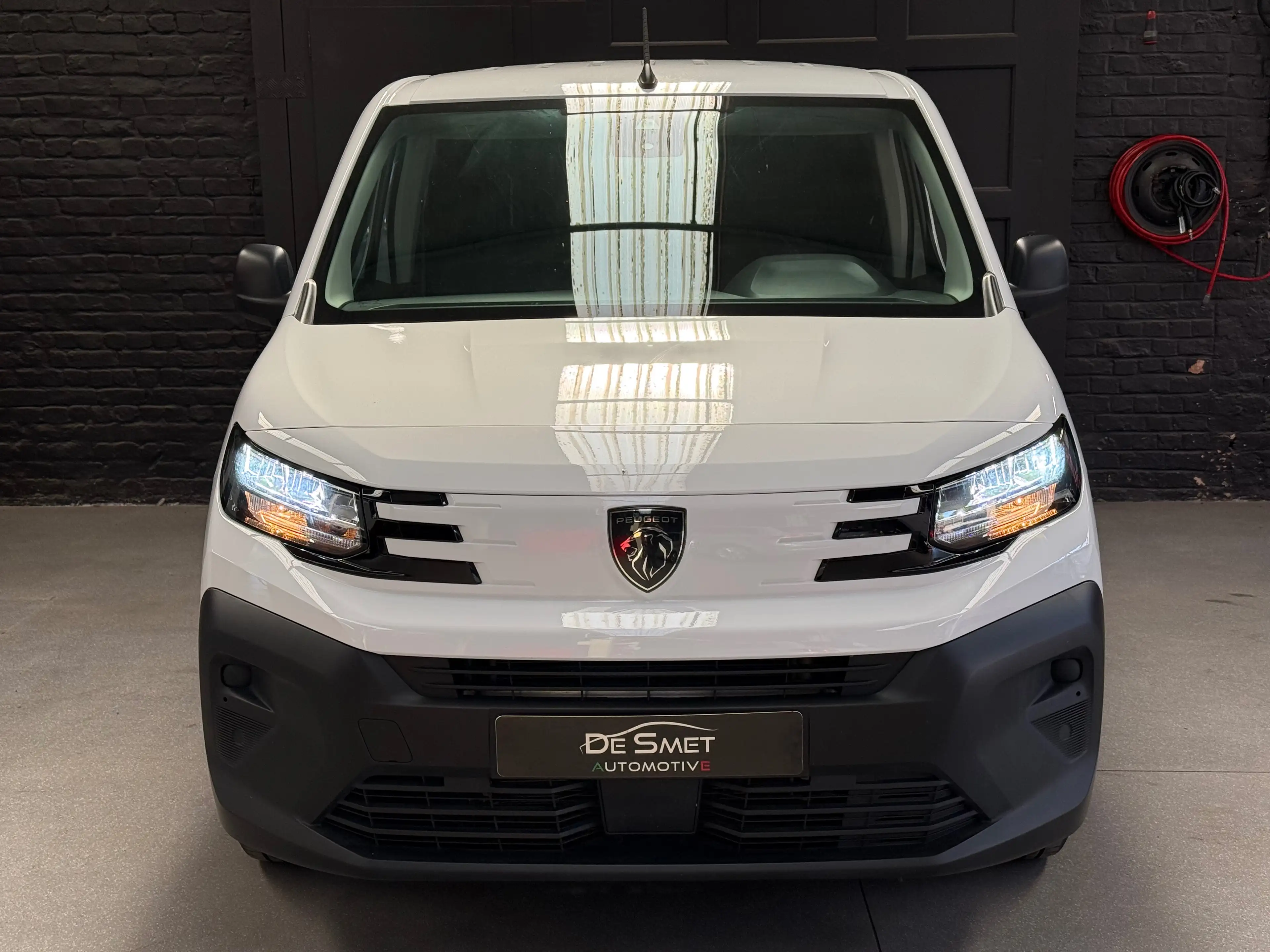 Peugeot Partner Partner 1.5 BlueHDi L1 STD Light S/S — photo 10