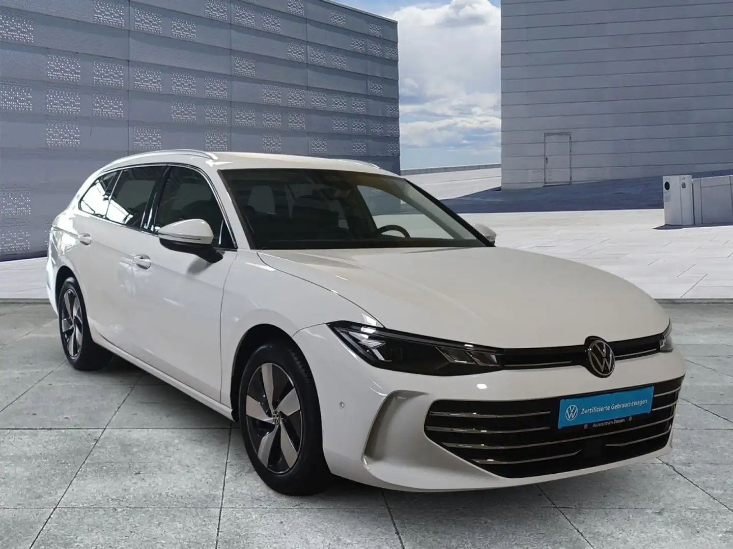 Volkswagen Passat Variant 1.5 eTSI Business DSG+USB+DAB+SHZ Klima Navi Weiß - 2
