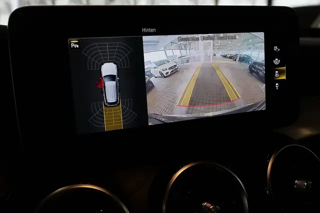 Mercedes-Benz GLC view 11