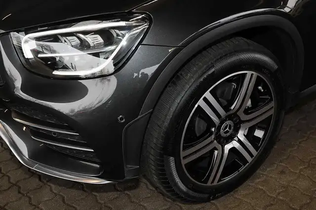 Mercedes-Benz GLC view 4