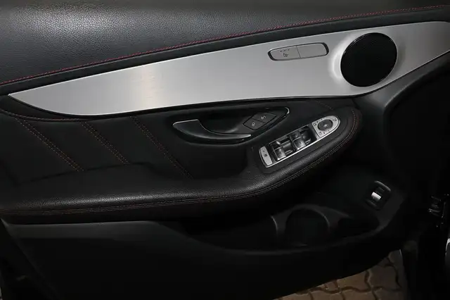 Mercedes-Benz GLC view 12