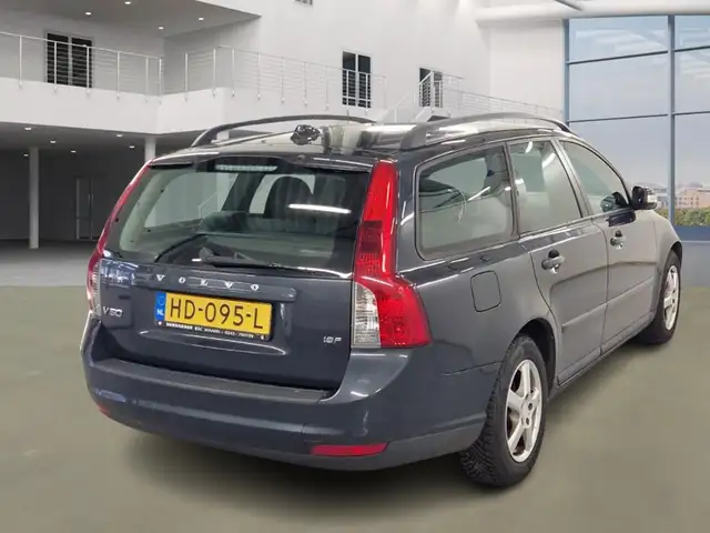 Volvo V50 view 3