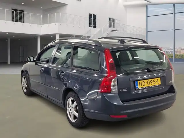 Volvo V50 view 4