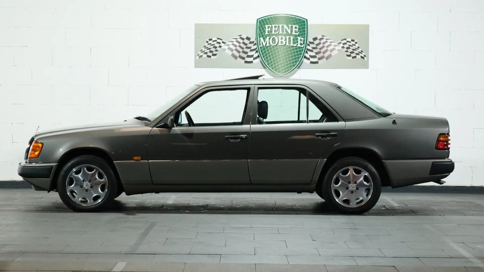 Mercedes-Benz E 250 TD - W 124  250 D Turbo 5 Gang Klima Leder Gris - 2
