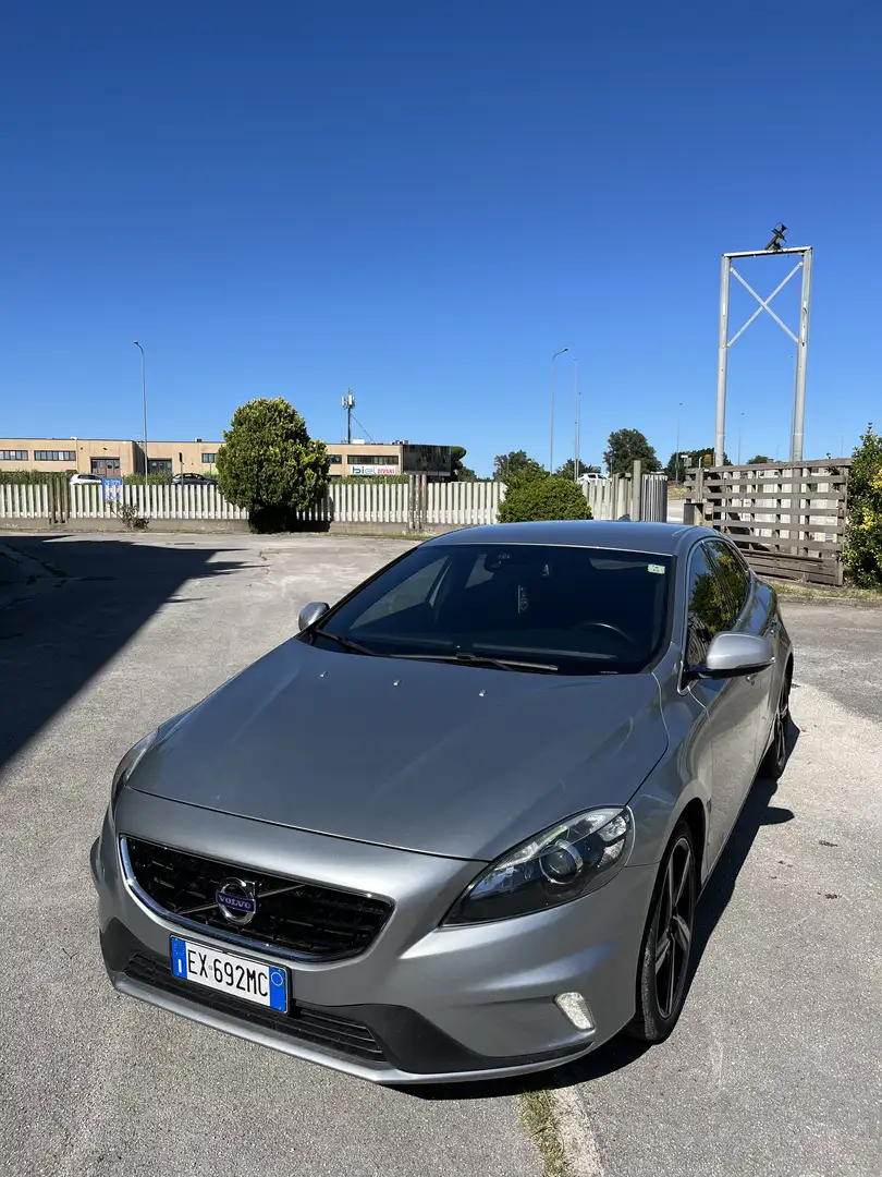 Volvo V40 2.0 d3 R-design Momentum geartronic - 1
