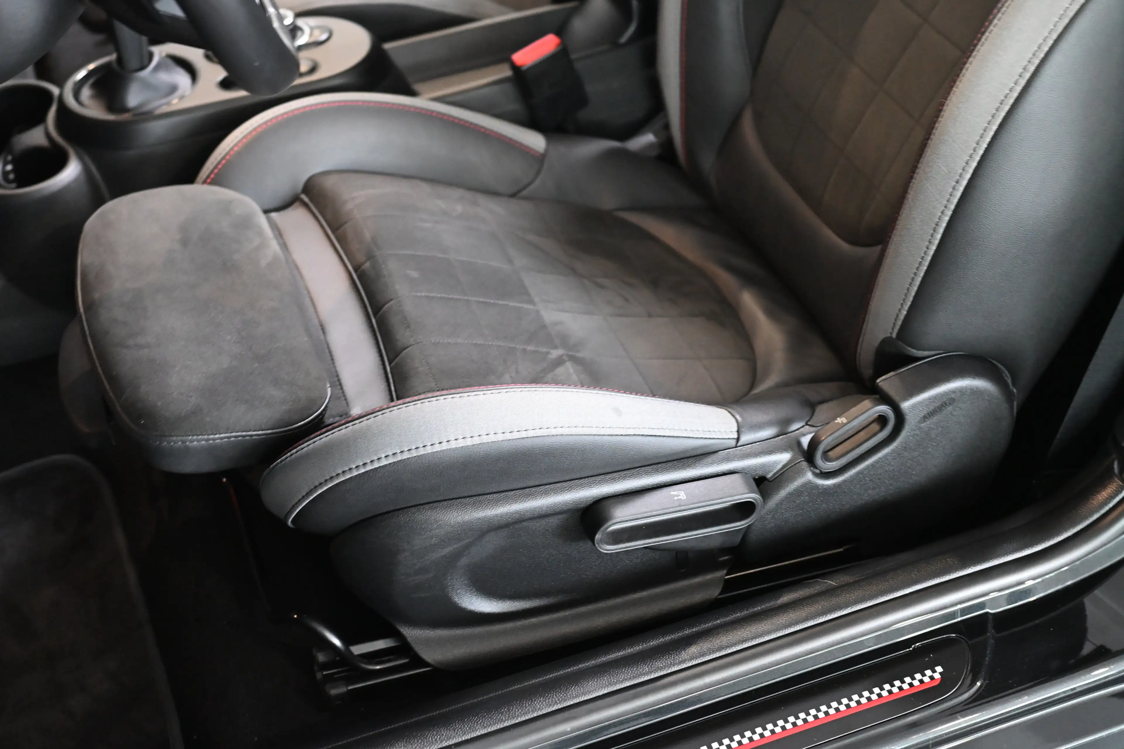 MINI John Cooper Works Cabrio Cabrio JCW Trim Navi — photo 13