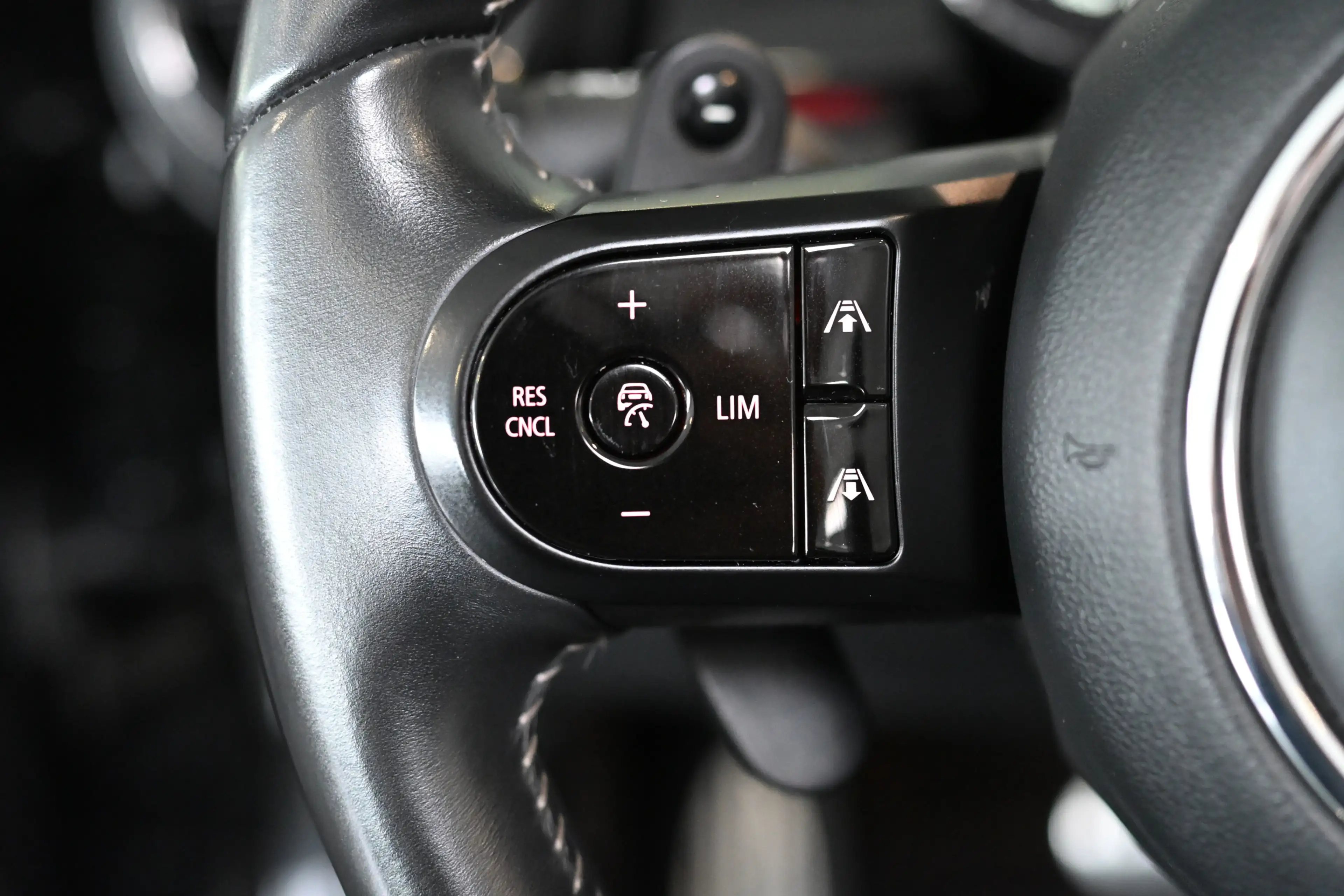 MINI John Cooper Works Cabrio Cabrio JCW Trim Navi — photo 15