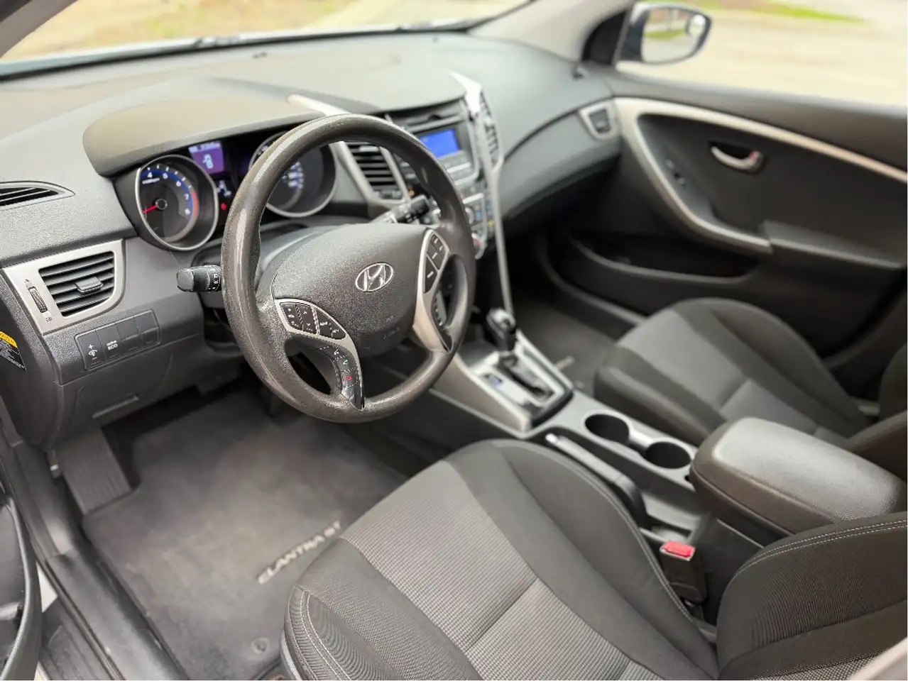 Hyundai ELANTRA снимка Hyundai ELANTRA