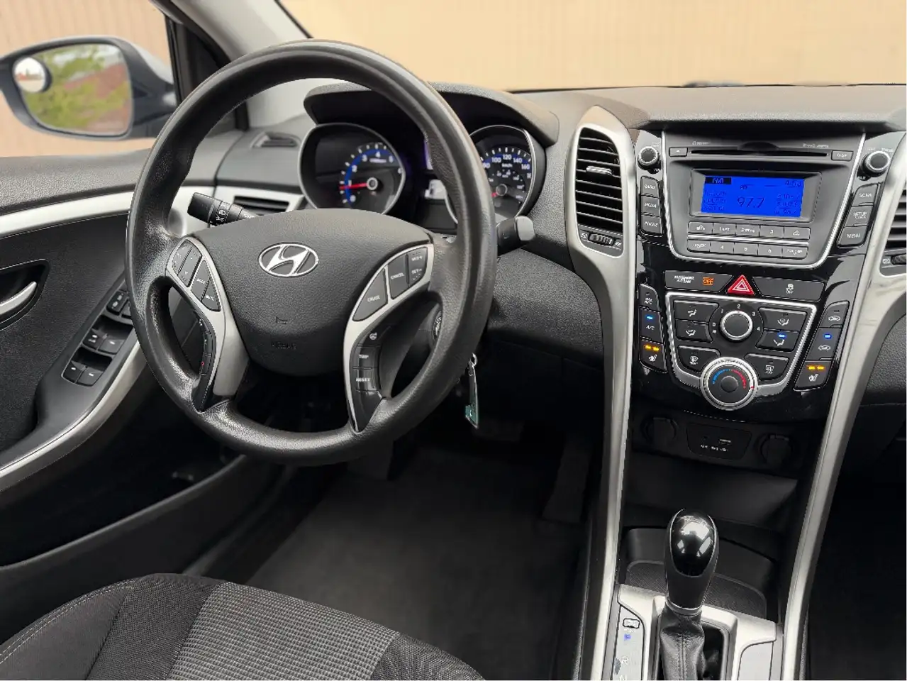 Hyundai ELANTRA снимка Hyundai ELANTRA