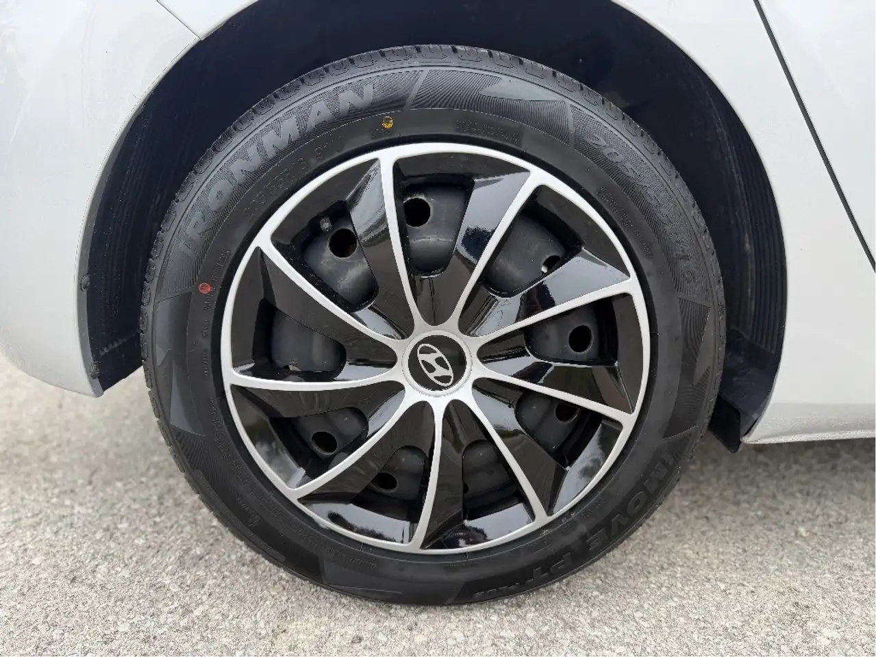 Hyundai ELANTRA снимка Hyundai ELANTRA