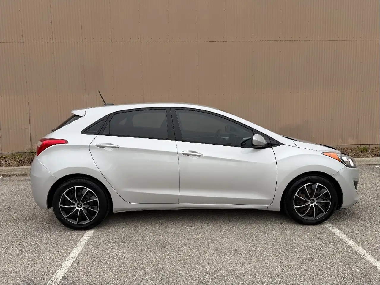 Hyundai ELANTRA снимка Hyundai ELANTRA