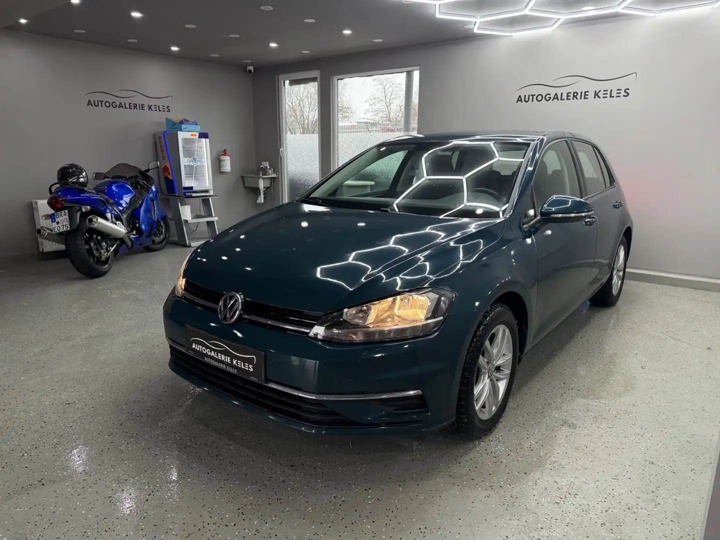 Volkswagen Golf VII Lim. Comfortline ACC*STHZ*MASSAGE Grün - 2