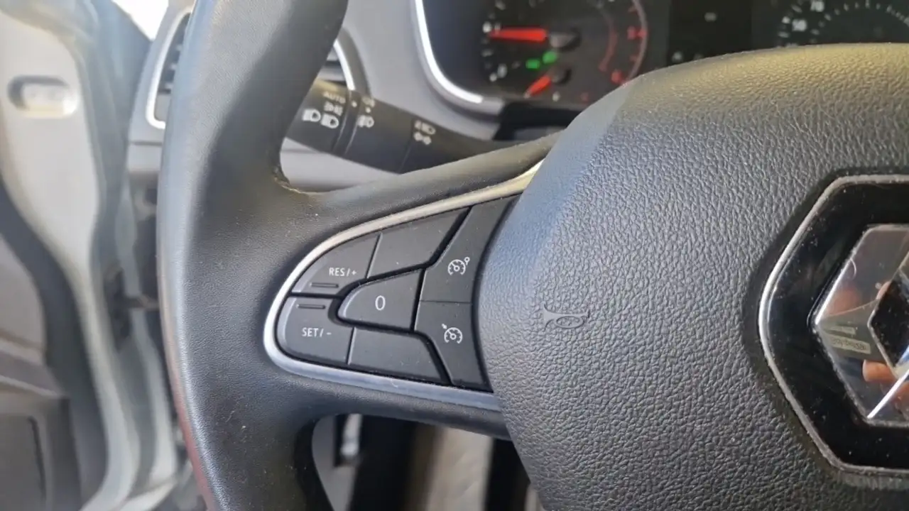 Renault Megane Berline — photo 16