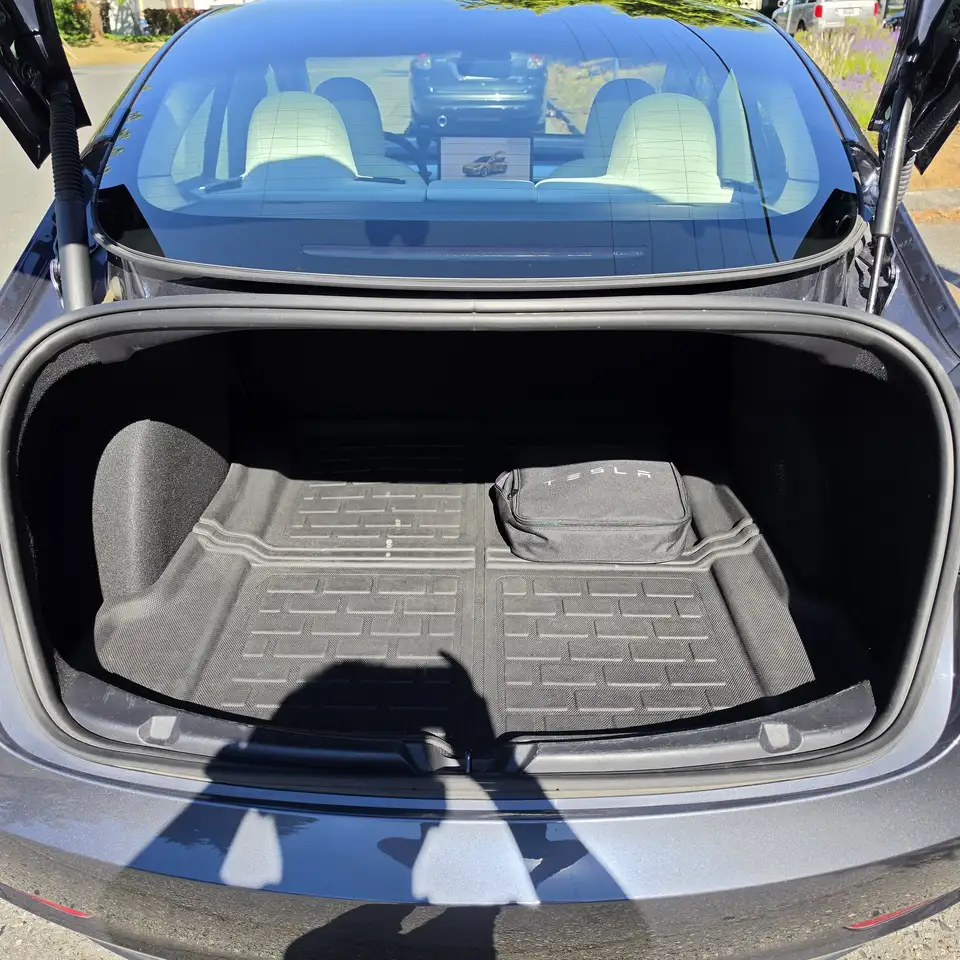 Tesla Model 3 fotografie Tesla Model 3