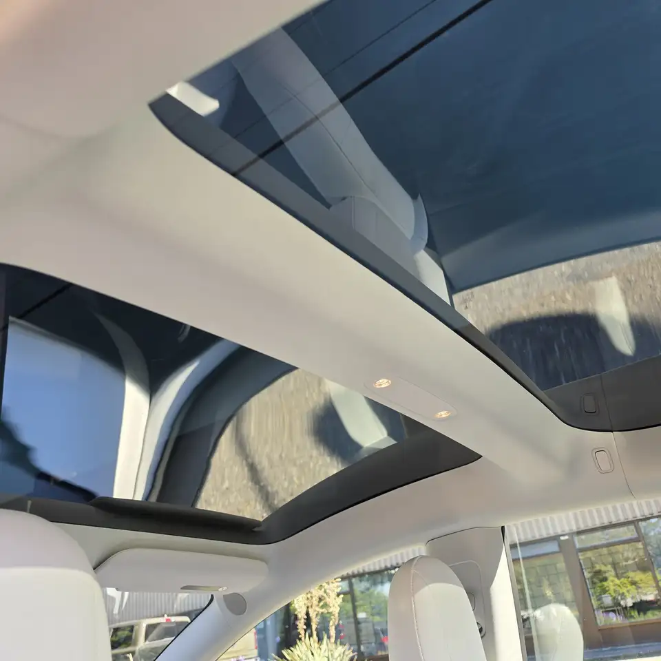 Tesla Model 3 fotografie Tesla Model 3