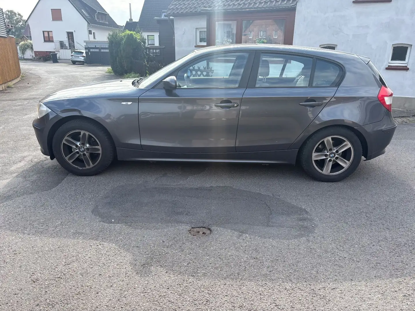 BMW 116 Baureihe 1 Lim. 116i Navigation Grau - 2