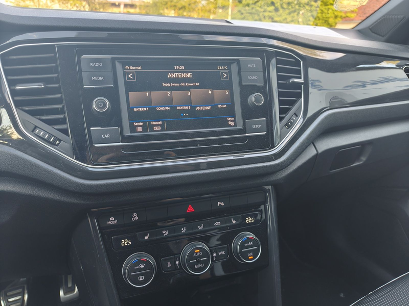 Volkswagen T-Roc 1.5 TSI Sport STDHEIZ/AHK/LED/PDC — photo 13